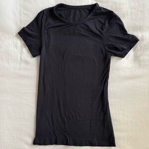 Skims soft smoothing seamless tshirt in onyx size xs